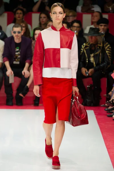 Look 32